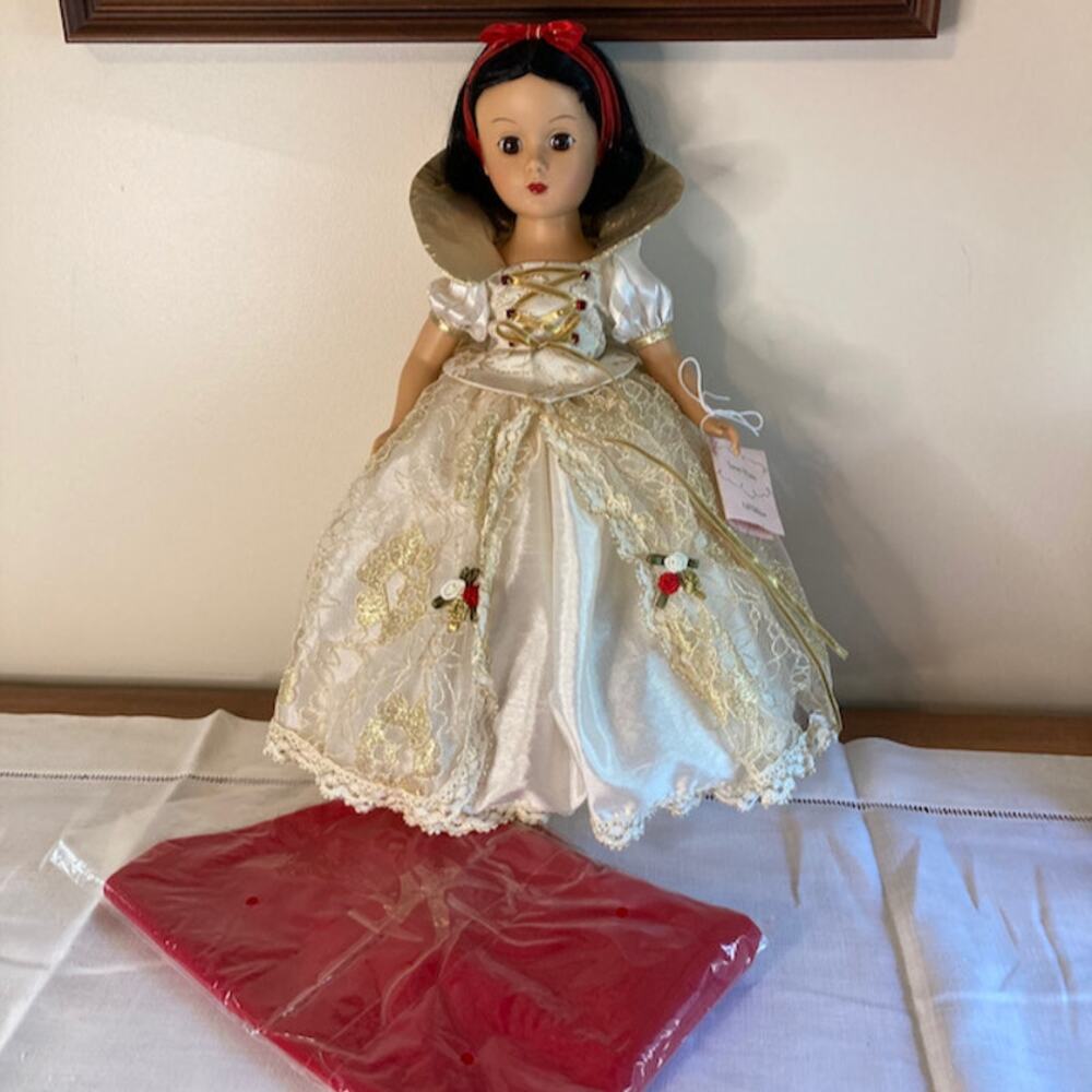 Y2K Madame Alexander 14" Snow White (Margaret Sculpt) #28615 (2001) EUC